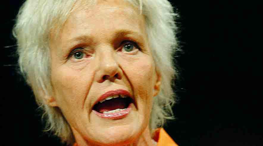 Treparts-aftalerne mellem regering, arbejdsgivere og fagbevægeslen peger den rigtige vej, mener socialminister Karen Jespersen.