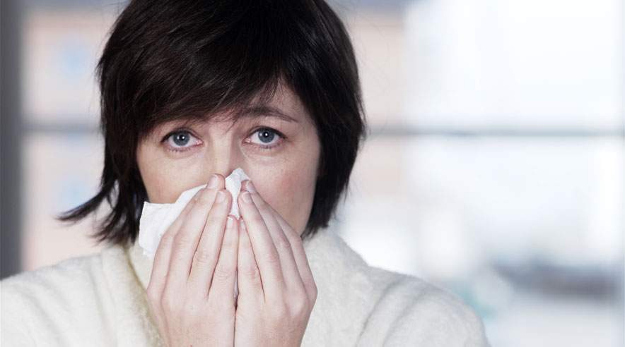 Efteråret er sæson for røde næser, febervarme pander og hosten. Hvis du vil undgå at ligge syg, så sørg for at vaske dine hænder ofte, bevæg dig og få masser af dagslys. (Foto: Colourbox)