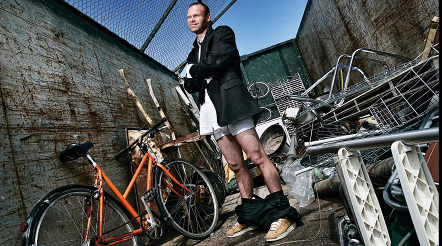 Standup-komikeren og Danmarkls sjoveste arbejderknægt, Mick Øgendahl, udvælger de 10 sjoveste historier fra 3F'erne. (Joachim Rode.)