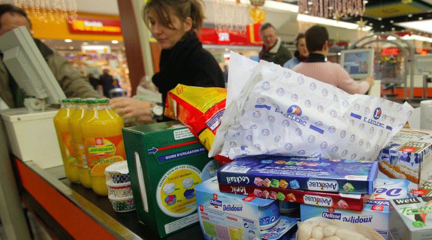 Farligt feriejob: Mange unge tager en sommertjans for at tjene lidt ekstra penge. Men du kan som forældre blive straffet, hvis barnet udsættes for dårligt arbejdsmiljø. (Foto: Colourbox)