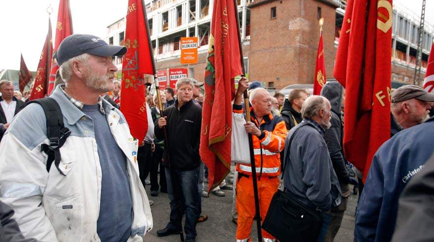 Det er ifølge BJMF det massive pres med demonstrationer (her tirsdag 16. september) og daglig blokade foran byggepladsen, der har ført til det ønskede resultat: overenskomstdækning af byggepladsen.  (Foto: Harry Nielsen)