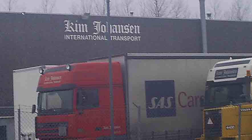 Vognmand Kim Johansen lader hver  nat en estisk chauffør fragte flygods mellem Københavns Lufthavn og Billund Lufthavn. Det er ulovligt. (Foto: Ulrik Bang)