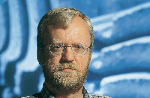 - Planen indeholder det, vi har ventet og set frem til i lang tid. Nu skal vi have omsat det til praktisk hverdag. Det er ude i marken, vi helst skal opleve, at initiativerne er brugbare, siger <i>Ole Christensen</i>, forretningsfører i SiD's B.O.S.-Gruppe