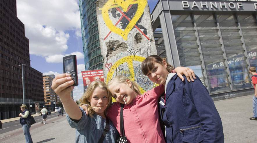 Danskerne lægger især deres feriekroner i Tyskland og Sverige. For charterturisterne topper Grækenland som populært rejsemål. (Foto: Colourbox)