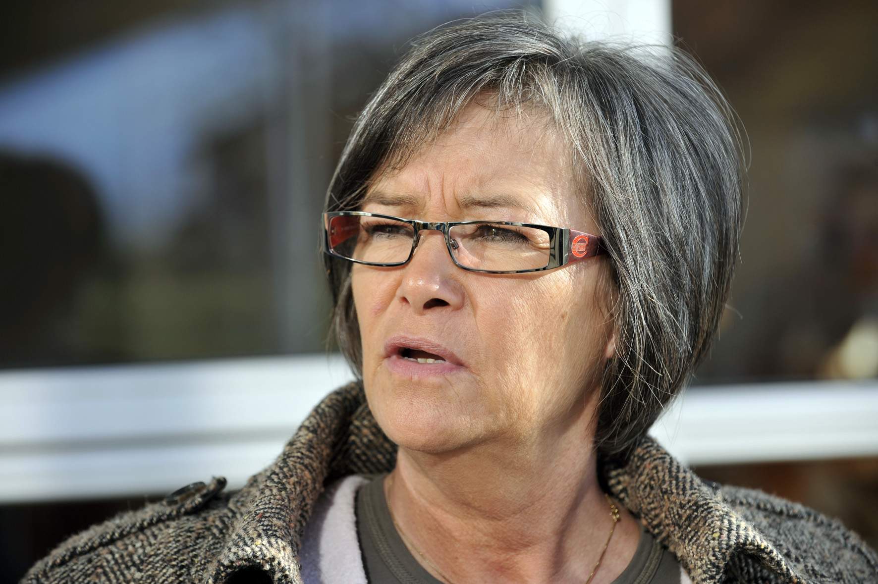Annette Rasmussen, omsorgsmedhjælper, , Bo- og Naboskab Suså-Holmegaard.
- Der er meget, der skal forhandles, så jeg er spændt på, hvad det ender med. Vi er mange på mit arbejde med fremskreden alder, så jeg er lidt interesseret i seniorordninger. Men det er lønnen, der er afgørende. Jeg tror ikke på, forhandlerne kommer hjem med det, vi ønsker. Vi taler om konflikt på arbejdet og er klar – men jeg har svært ved at tro på, at det hjælper noget. Men mange siger; nu gør vi det altså.
