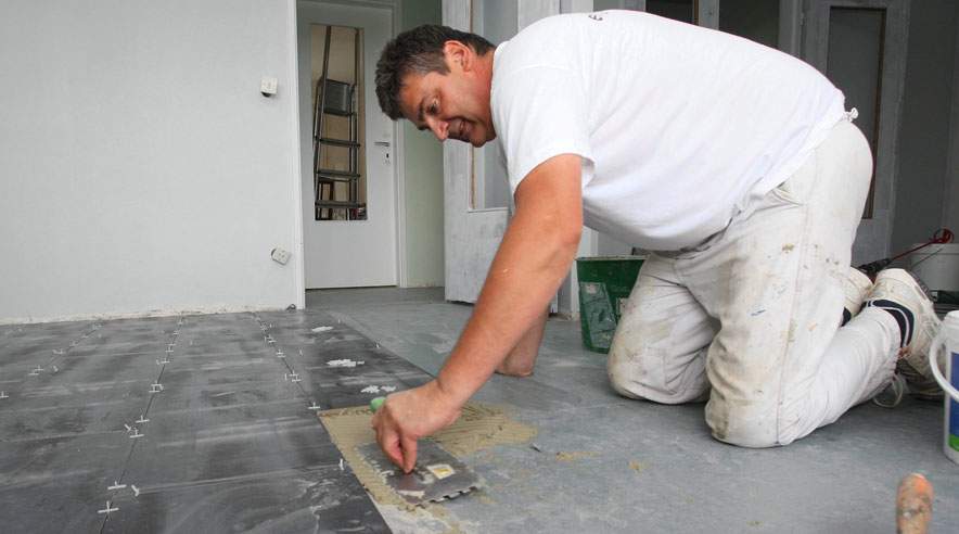 Har du et arbejde, hvor du dag ud og dag ind laver ensidigt gentaget arbejde? (Foto: Colourbox)