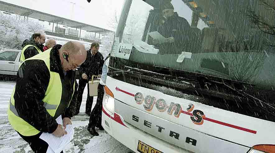 1.000 kroner mere om måneden  og afskaffelse af overliggerdøgnet er hovedpunkterne i den nye overenskomst for turistchaufførerne. (Arkivfoto)
