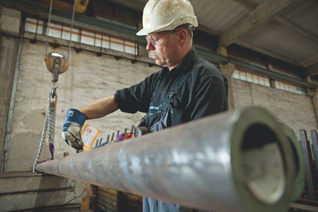 Industrien slår rekordfå stillinger op. Til gengæld er der flere job at søge for kontoruddannede og akademikere.  (Arkivfoto)