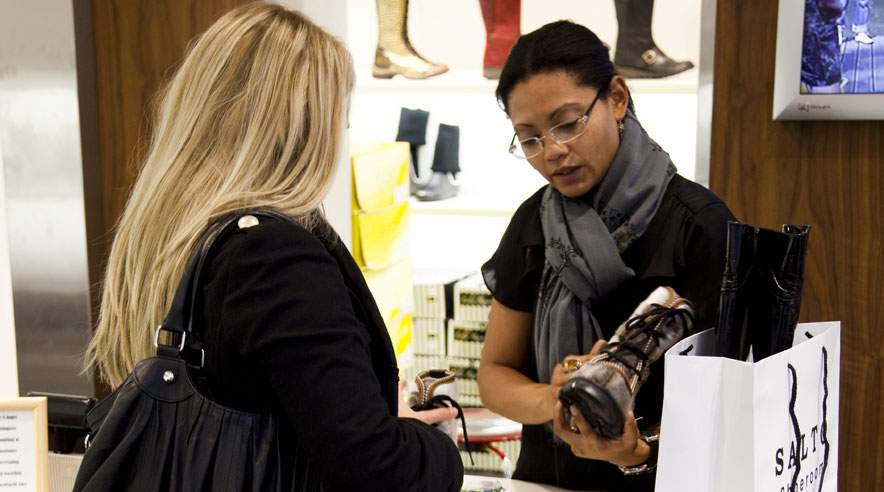 Lær købeloven at kende, inden du handler. Det er nemlig ikke altid sælger eller forhandler har styr på reglerne. (Foto: Colourbox)