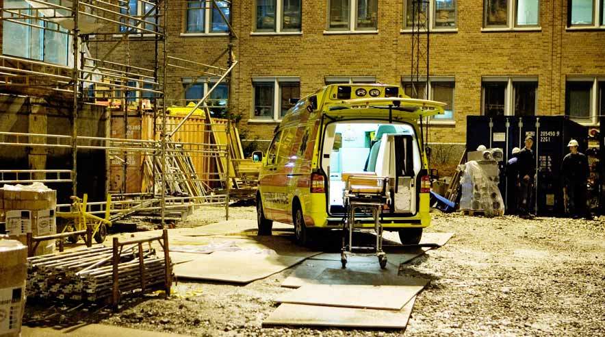 Blandt de omkomne på danske byggepladser i 2008 var en polsk arbejder, der faldt 15-18 meter ned i en uafskærmet elevatorskakt ved et byggeri på Teglholmen i København.  (Foto: Thomas Lekfeldt/Polfoto)