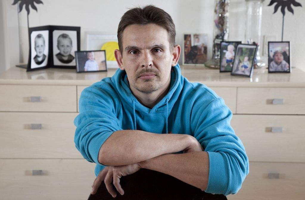 - Jeg er slidt op som 30-årig og har brug for revalidering. Kommunen skal hjælpe, men de virker mere som en modstander, siger Michael Poulsen.
 (Foto: Heidi Lundsgaard)