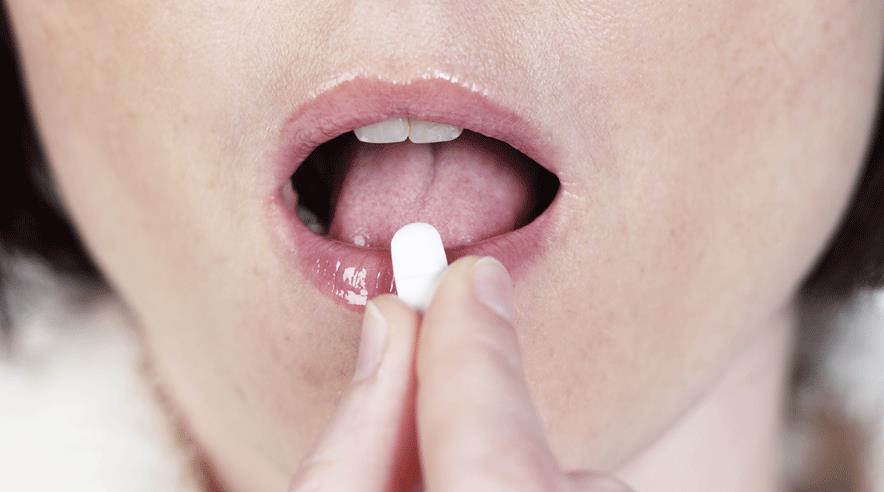 Mange tager kosttilskud. Men der er ingen grund til at bekymre sig om vitamin- og mineralmangel, hvis man spiser fornuftigt og varieret.  (Foto: Colourbox)