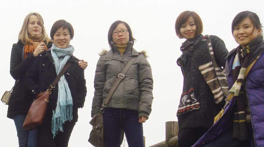 Simone Kisbye bliver første elev fra TEKO, der får hele praktiktiden i Kina. Hun har fået kinesiske venner, men regner med at vende tilbage til Danmark efter uddannelsen. (Foto fra Stof & Saks)