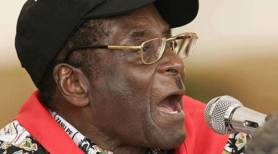 Præsident Robert Mugabe har endnu ikke skabt det Zimbabwe, som han ønsker. Derfor er han nødt til at blive ved. Han har imidlertid fuldstændig tabt kontrollen med, hvad der sker i hans land, mener 3F-konsulent Gitte Vesterlund. (Foto: Scanpix)