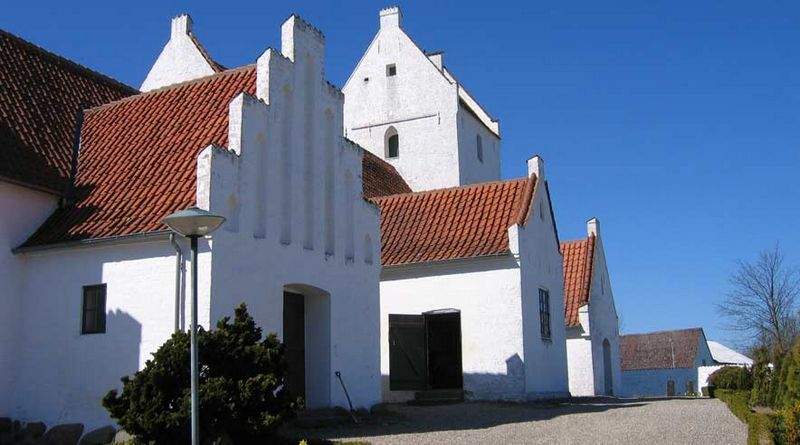 Menighedsrådet ved Magleby Kirke har på tredje år ikke rettet ind efter de påbud, de fik i januar 2006. (Privatfoto)