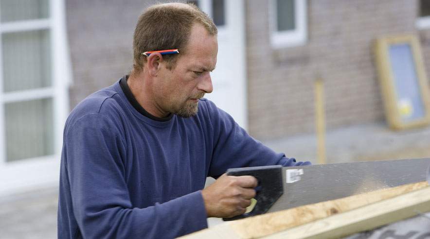 Der er ledige job i Skåne til 3F'erne. Det er især stillinger inden for træbyggeri, renoveringsarbejde og sundhedsvæsenet. (Foto: Colourbox)