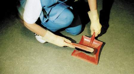 Brønderslev kommune fortsætter med at bruge aktiverede i dele af kommunens rengøringsordning og i haveservice til trods for, at Arbejdsmarkedsrådet har afgjort, at det er konkurrenceforvridende og dermed i strid med loven.
