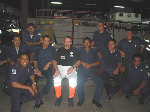 Gert Larsen omgivet af sine nicaraguanske kolleger.