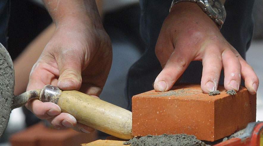 Det er ofte fysiske skader, der gør, at murere, buschauffører og andre 3F'ere bliver førtidspensionister.