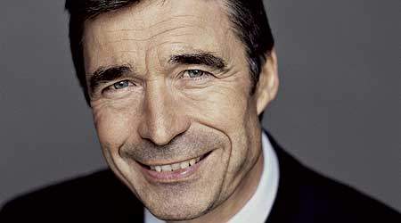 Anders Fogh Rasmussen sagde følgende på Venstres landsmøde i 2004: -  Sandheden er, at der i dag er 14.000 flere offentligt ansatte end i 2001. Så kom ikke og kald det en nedskæring. Det er vækst.
