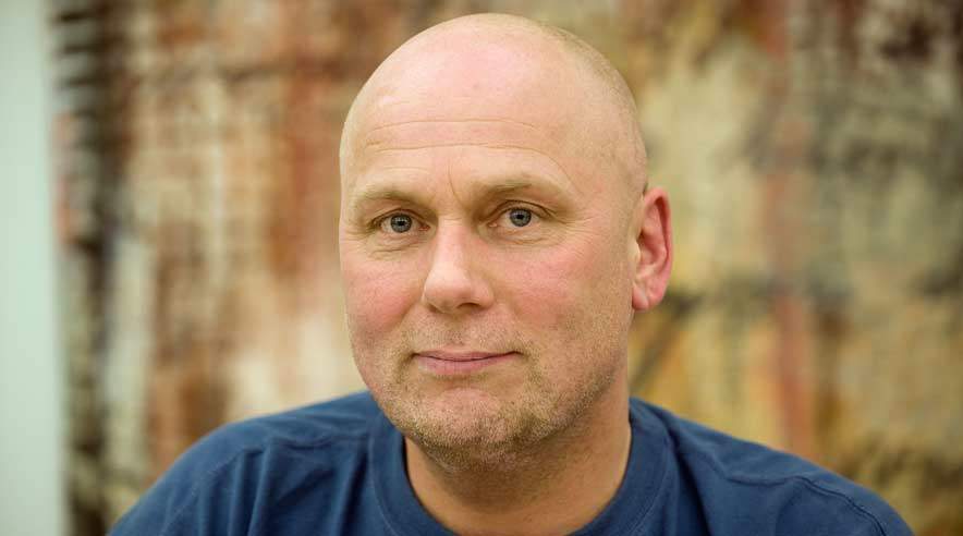 <i>Hvad er det vigtigste for dig i overenskomstforhandlingerne?</i>
Kim Mols, tillidsrepræsentant hos Gladsaxe Vandforsyning.
- Løn og barsel. Det er svært at overskue reglerne for mænds barsel. Derfor synes jeg, at delforliget om mere barsel til mænd lyder godt.
