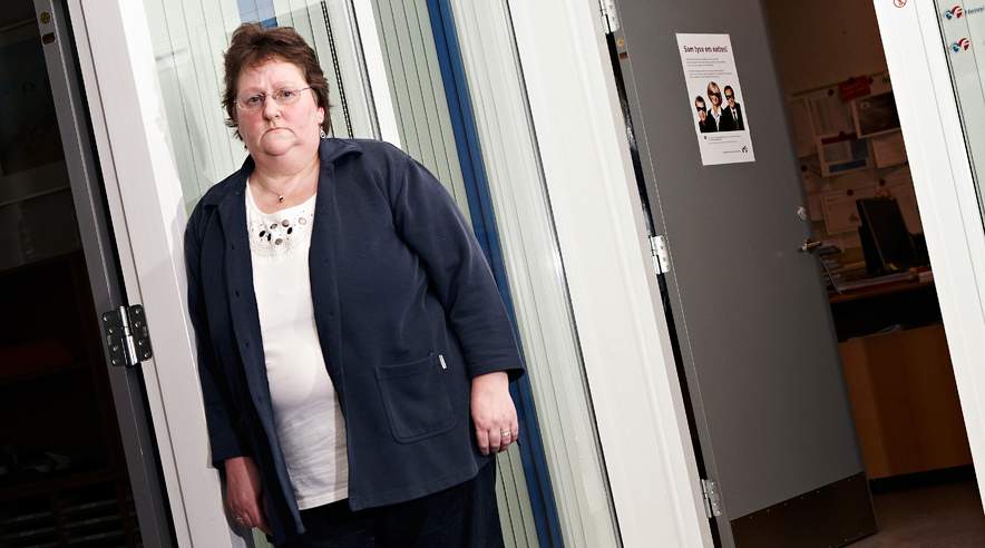 - Jeg føler mig mere og mere handicappet. Jeg aner ikke, hvad der skal ske nu, siger Jonna Thomsen, der har mistet sine sygedagpenge efter en ugyldig afgørelse. (Foto: Tony Brøchner)