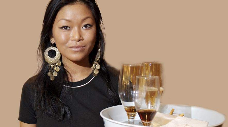 23-årige Annemette Lundsgaard Thomsen havde en hård tid på Holbæk Vandrehjem. Hun serverer nu på en café i Århus.