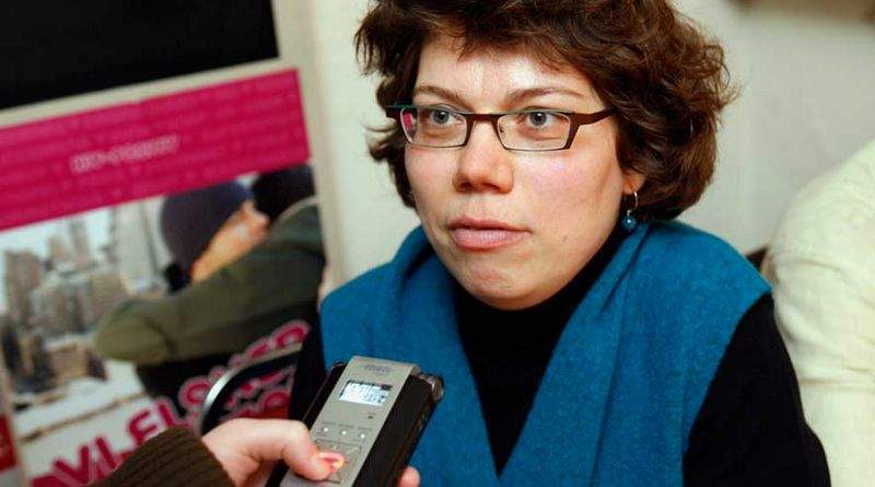 Britta, sygemeldt i fire måneder med "frossen" skulder