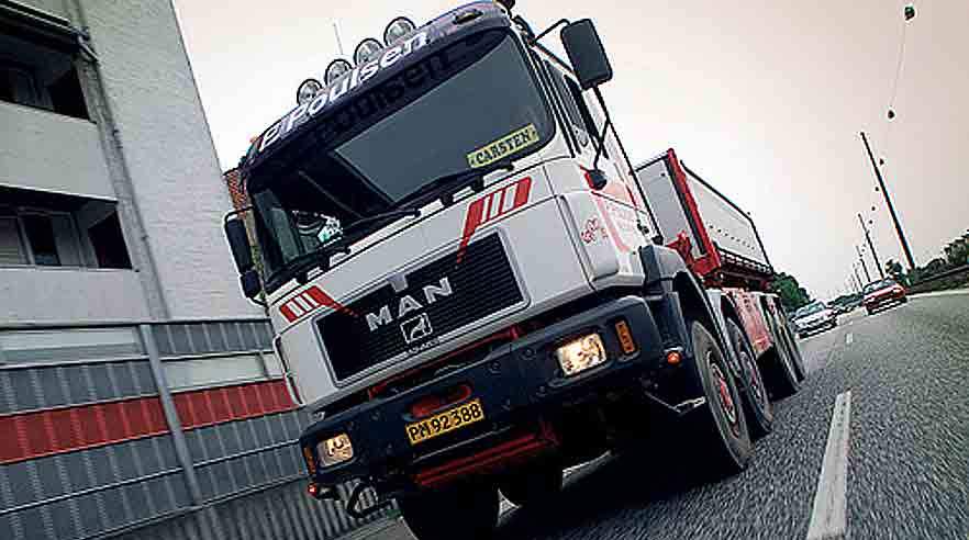 Arbejdsretten har netop afgjort. at chauffører selv skal betale for lovpligtig uddannelse. Det vil koste hver enkelt cirka 5.000 kroner hvert femte år.