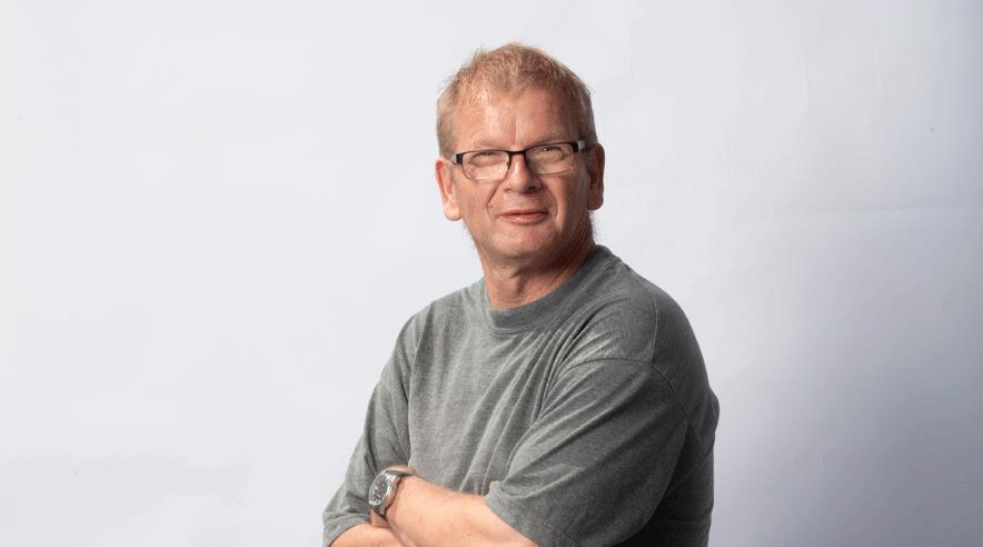 Erik Carlsen, 55 år, blev fyret i 2009 efter over 29 år i samme firma. Siden har han været i løntilskud, vikarjob og andet, men kan højst få dagpenge indtil februar 2013. (Foto: Søren Zeuth)