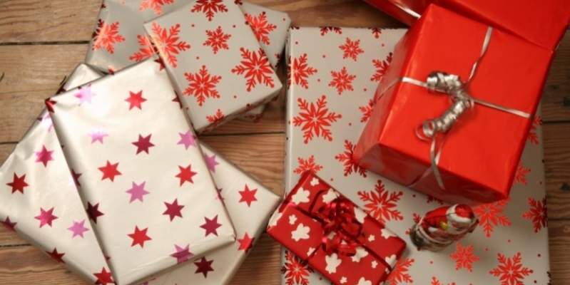 Hvad mon gavepapiret gemmer på? (Foto: Colourbox)