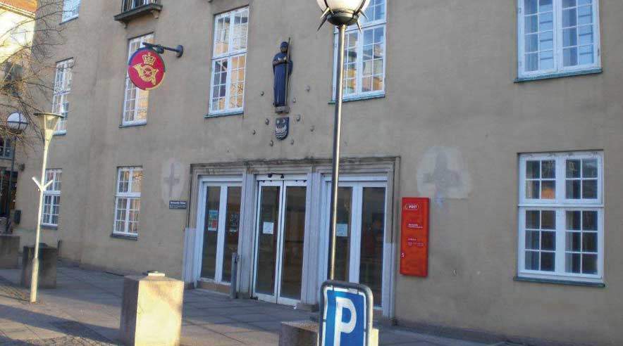 - Vitokan Danmark ApS har ikke fysiske lokaler på Torvet 5 i Nørresundby. Firmaet har en postboksadresse her og ikke andet, siger Bruno Nielsen, postmester på Nørresundby Posthus. (Privatfoto)