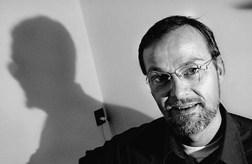 - Vil regeringen fastholde østaftalen, skal alle huller lukkes. Uanset, om det kræver, at regeringen kører en EU-sag, hvis det viser sig at være i strid med EU-lovgivningen. De huller, der kan opstå i fremtiden, skal også lukkes. Ellers skrider grundlaget for østaftalen, siger SF's arbejdsmarkedsordfører Ole Sohn.
