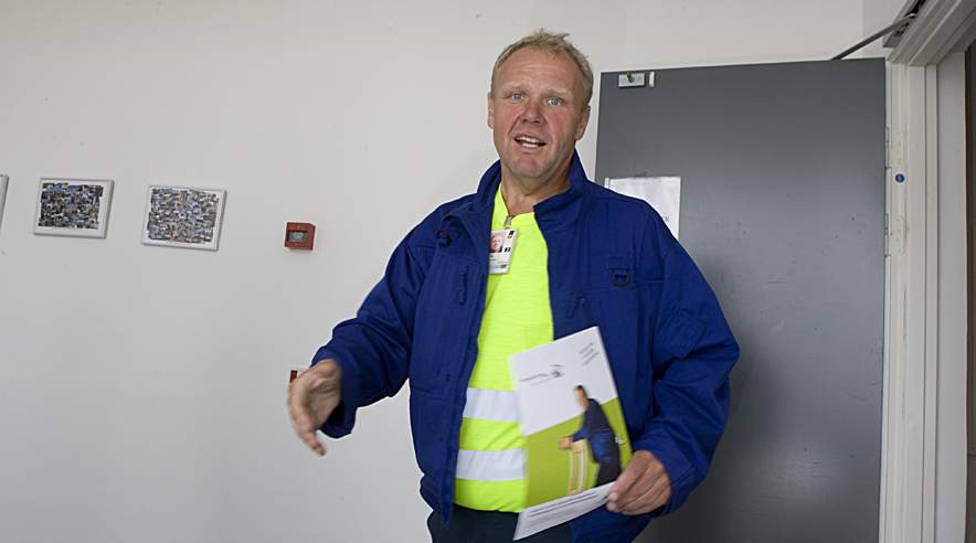 Portør Johnny Nielsen tabte 60 kilo efter en fedmeoperation. (Foto: Harry Nielsen)