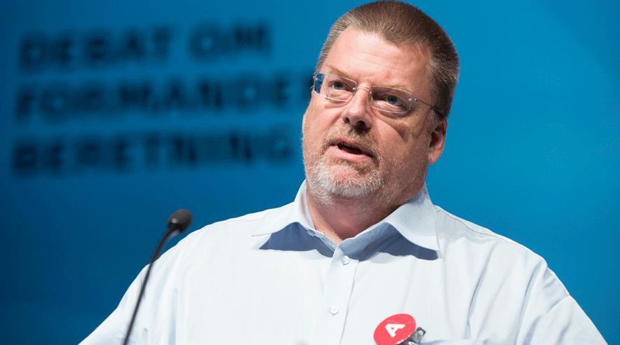 - Pihl & Søn har haft en masse udenlandske kollegaer til at arbejde for sig. Og hvad skete der med dem? De gik på røven. For der var ingen penge at tjene på at underbetale polakker, sagde Ole Vagn Christiansen, byggeformand i 3F Århus Rymarken.