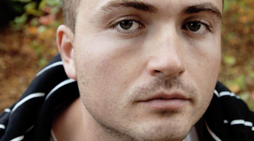 - Ingen har fortalt mig noget om, at jeg skulle betale 5.000 kroner for at arbejde på gartneriet, før jeg kom til Danmark, siger 28-årige Petrun Petrov, som arbejder som såkaldt praktikant hos Gartneriet Larsen & Roll.  (Foto: Rikke Madsen.)