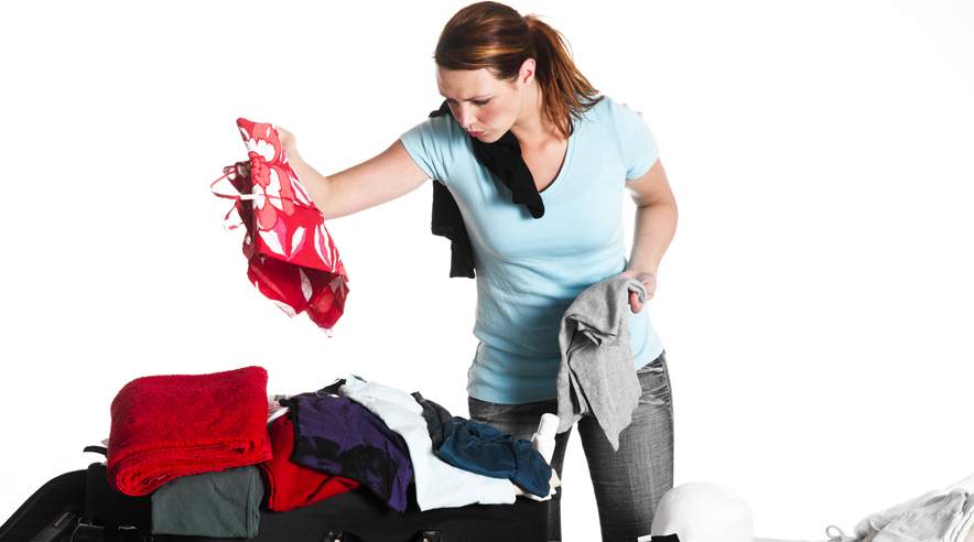 Det er ikke kun tandbørsten og passet, du skal huske at pakke. Det er også en god idé at have styr på forsikringer og mobilen, inden du tager af sted. (Foto: Colourbox)