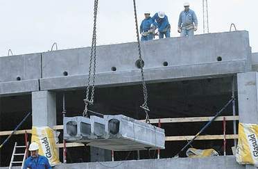 Det er småt med overarbejde i byggeriet. Det bekræftes af, at 980 virksomheder i branchen måtte lukke og slukke i 2009. Det højeste antal i 40 år. (Arkivfoto)