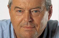 Det kan ikke være rigtigt, at sager, hvor arbejdsgivere tjener tykt på at misrøgte udlændinge, får lov at ligge meget længe hos politiet, siger Svend Ove Pedersen.
