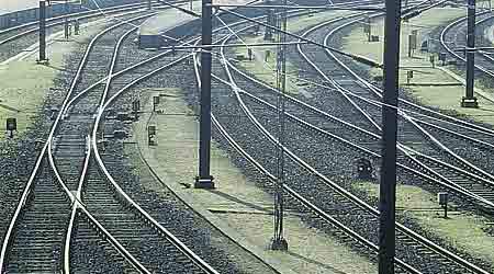 Det løb af sporet for BaneDanmark, da man lod hollandsk firma køre med sveller. Det er endt i stor sag om ulovlig arbejdskraft.