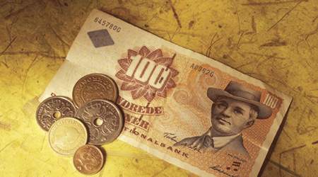 i dag kan du få alle mulige andre job til en bedre løn og med nogle ordentlige arbejdstider. Især unge foretrækker at have fri i weekenden. Og omsorgsmedhjælpere får ikke megen betaling for de ubekvemme arbejdstider. Men et lønløft vil kunne tiltrække flere til faget, mener Gunhild Hansen, bestyrelsesmedlem i omsorgsmedhjælpernes landsbrancheklub.
