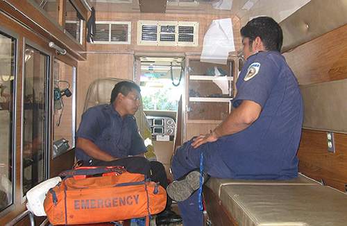 Nicaraguanske Falck-reddere i en ambulance.