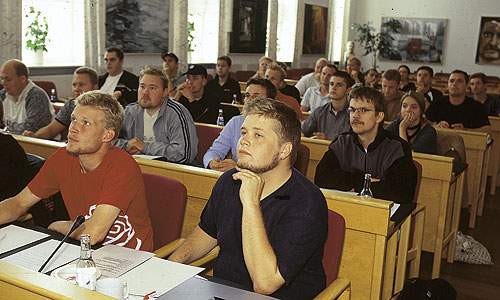 De unge diskuterede finanslov - og sendte til slut en pressemeddelelse, hvori de udtrykte deres utilfredshed med regeringens finanslovsforslag.