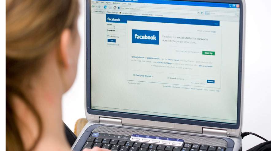 Brug dine forbindelser til at få et job - her er Facebook et godt værktøj. ((Foto: Colourbox).)