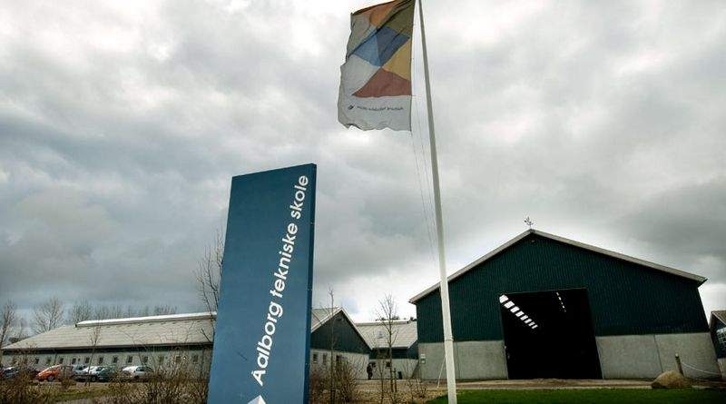 Aalborg Tekniske Skole fører unge ukrainere bag lyset. Skolen garanterer i et officielt hæfte at hjælpe ukrainerne med alt papirarbejdet i forbindelse med en uddannelse på den nordjyske skole - uden at det skal koste dem en krone. (Foto: Michael Bo Rasmussen)