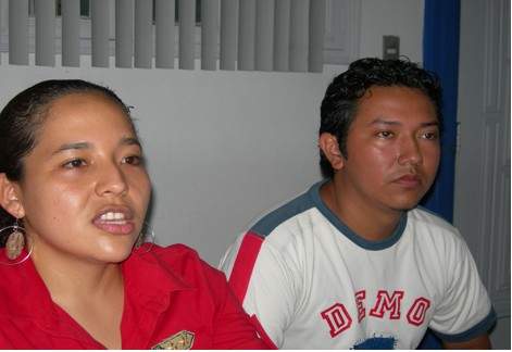 Karla Teresa Sandoval Escobar og Donald Wilfredo Corea Diez er to fyrede telearbejdere, der håber at få deres job tilbage, blandt andet med støtte fra Danmark.