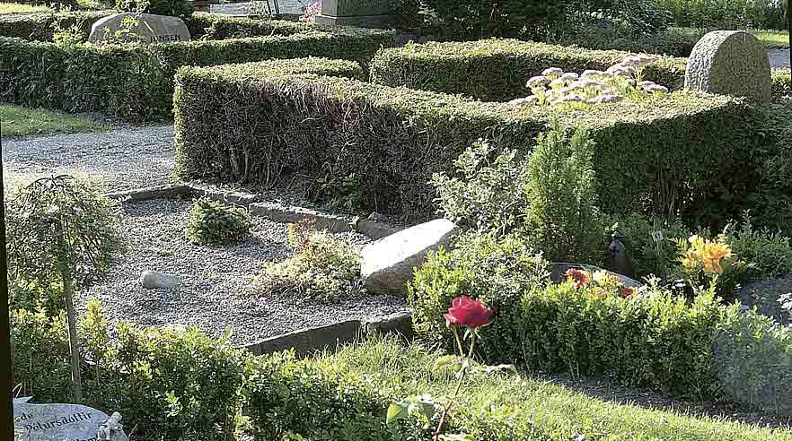 Vadum Menighedsråd har afskediget en gravermedhjælper og i stedet ansat to fleksjobbere.  (Arkivfoto: Jens Otto Emmich)