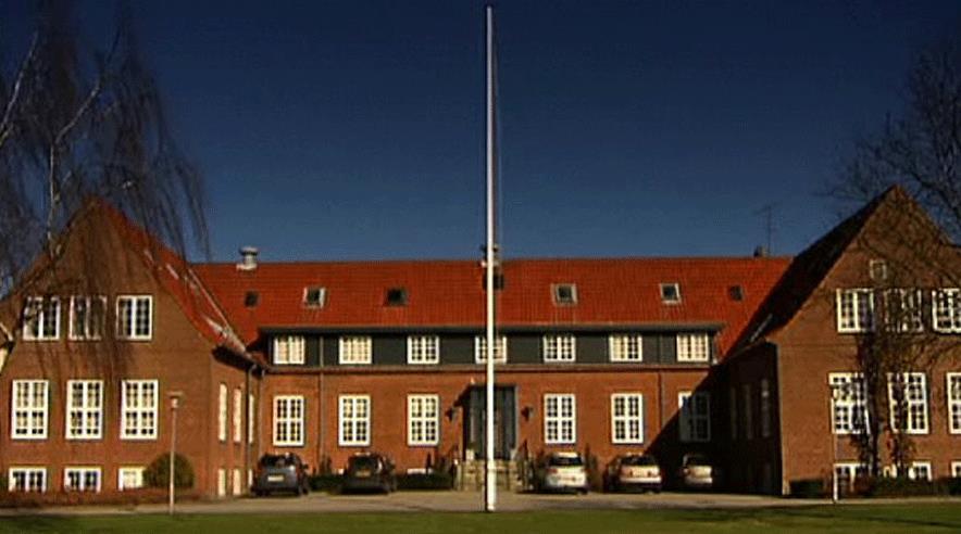 Agroskolen ved Herning (billedet) har betalt godt 29.000 kroner til en kvinde, der blev fyret i forbindelse med lukningen af Borris Landbrugsskole. (Arkivfoto)