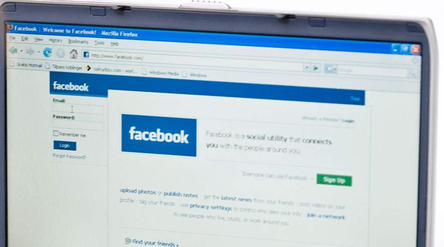 Det kan godt være, du ikke er Facebook-ven med din direktør, men du må regne med, at han kan læse din tekst alligevel.