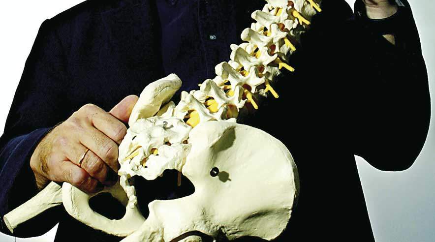 Forsikringsselskaberne betvivler ofte sammenhængen mellem ulykken og efterfølgende skader på kroppen - og bruger i stigende grad Retslægerådets skøn til at trække sagen i langdrag (Arkivfoto)